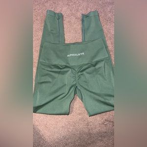 Alphalete Amplify, size small, Color is called Jade